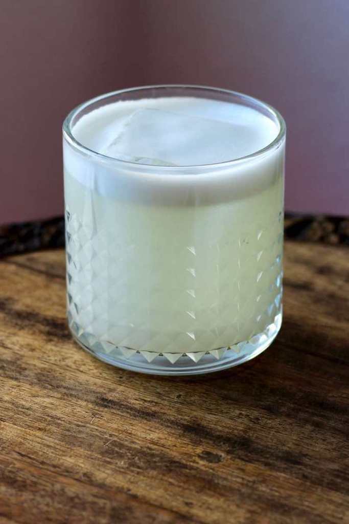 Gin Sour With Egg Whites Classic Recipe Vintage American Cocktails